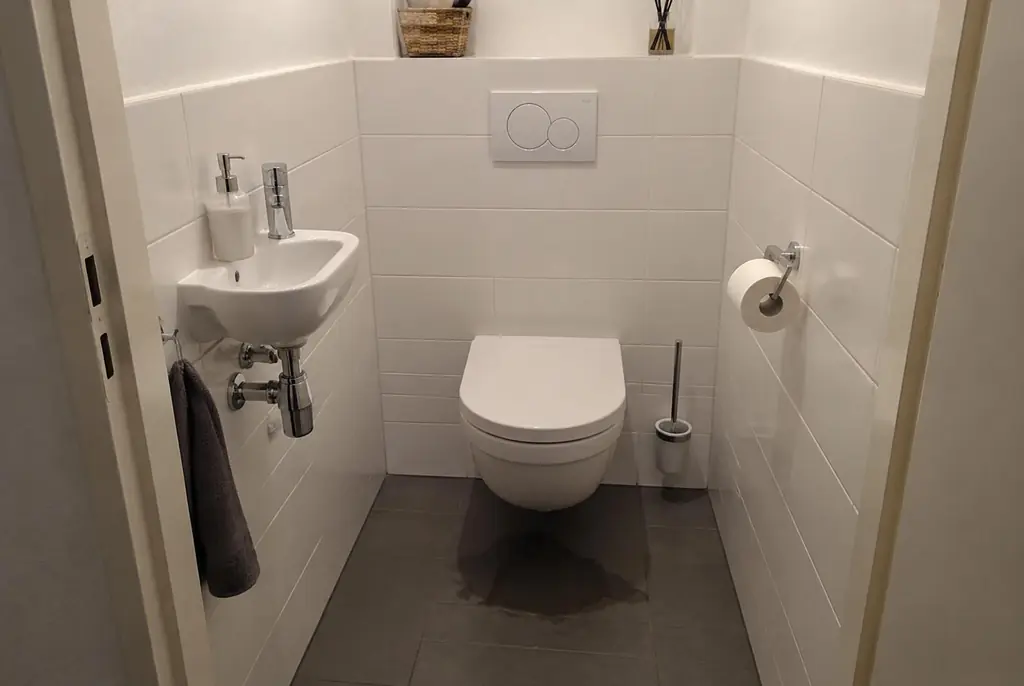 Lekdetectie Muiden – natte vloer bij een toilet